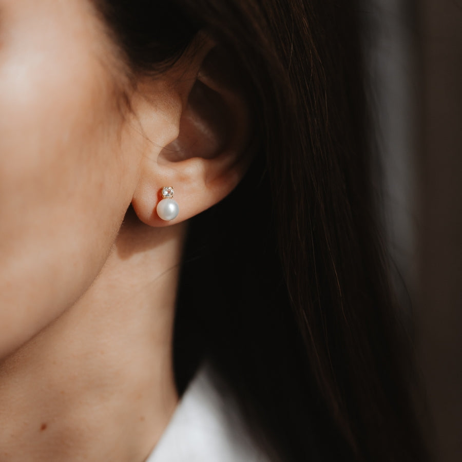 Cercei din argint Astrid - Perla Naturala si Topaz Alb - Indira