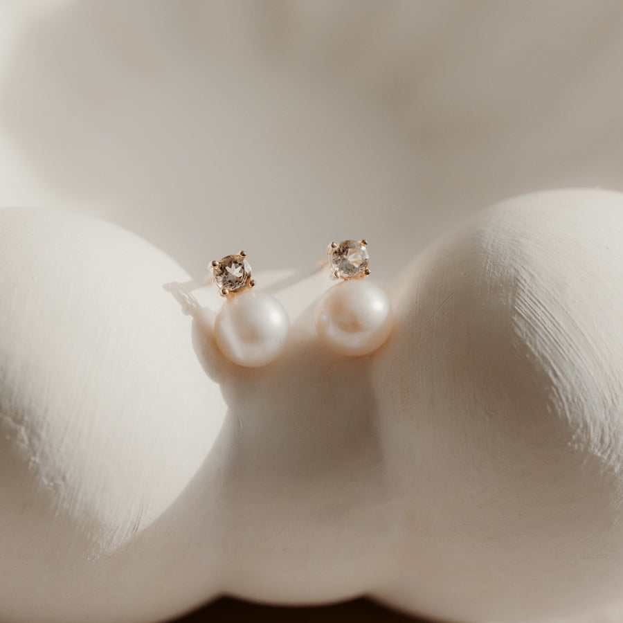 Cercei din argint Astrid - Perla Naturala si Topaz Alb - Indira