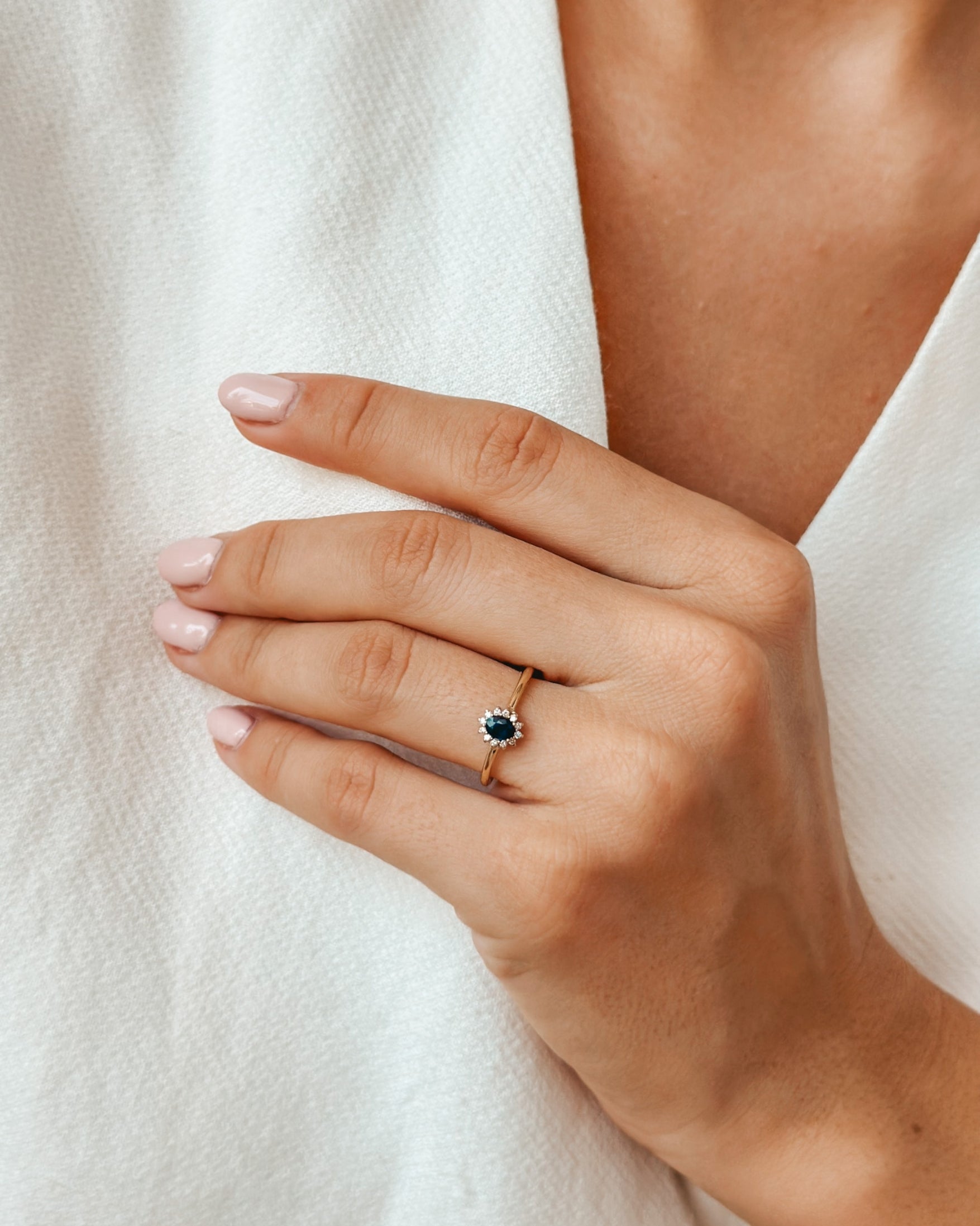 Genn arany gyűrű - Zafír és Gyémántok - Indira