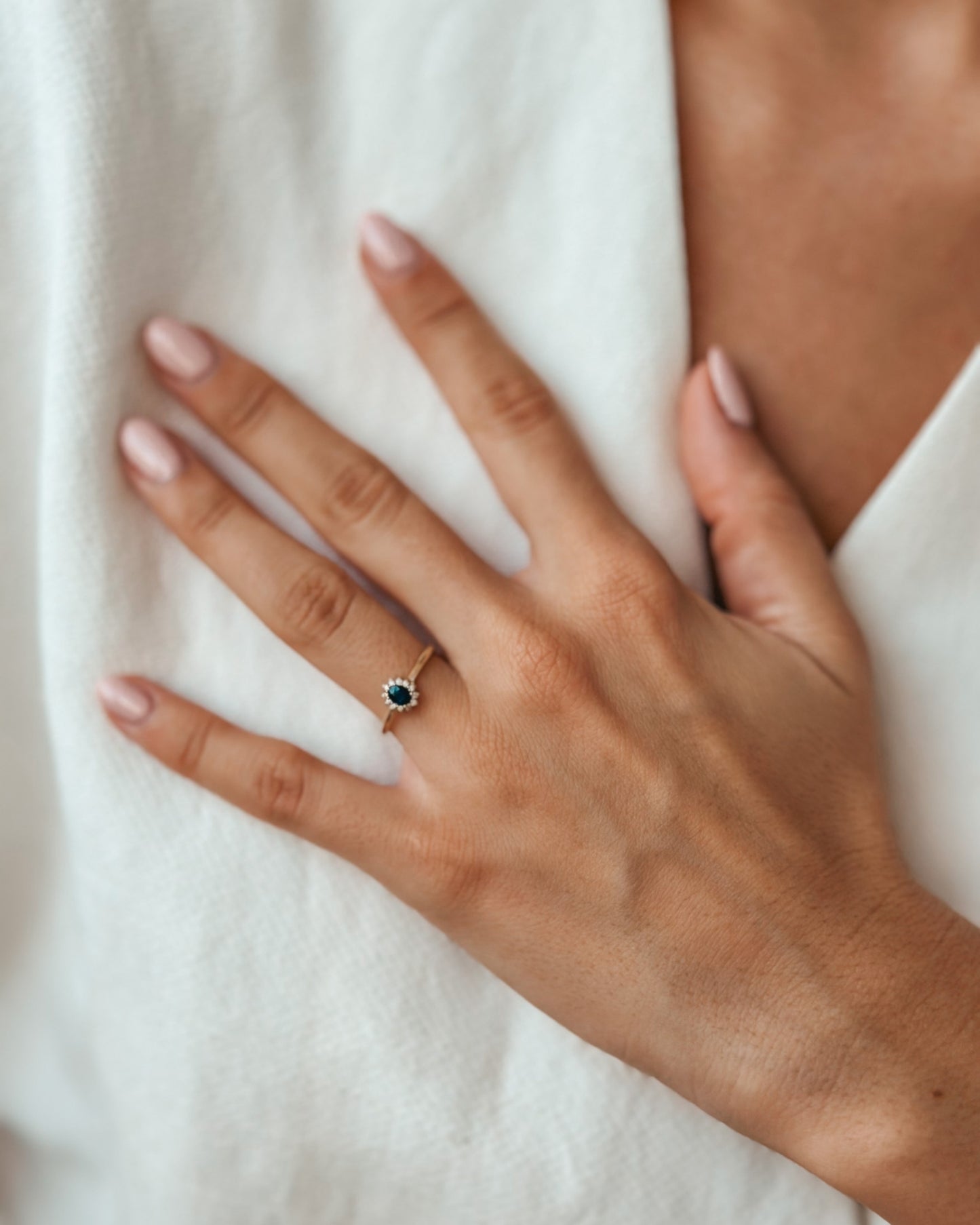 Genn sárga arany gyűrű - Zafír és Gyémántok - Indira