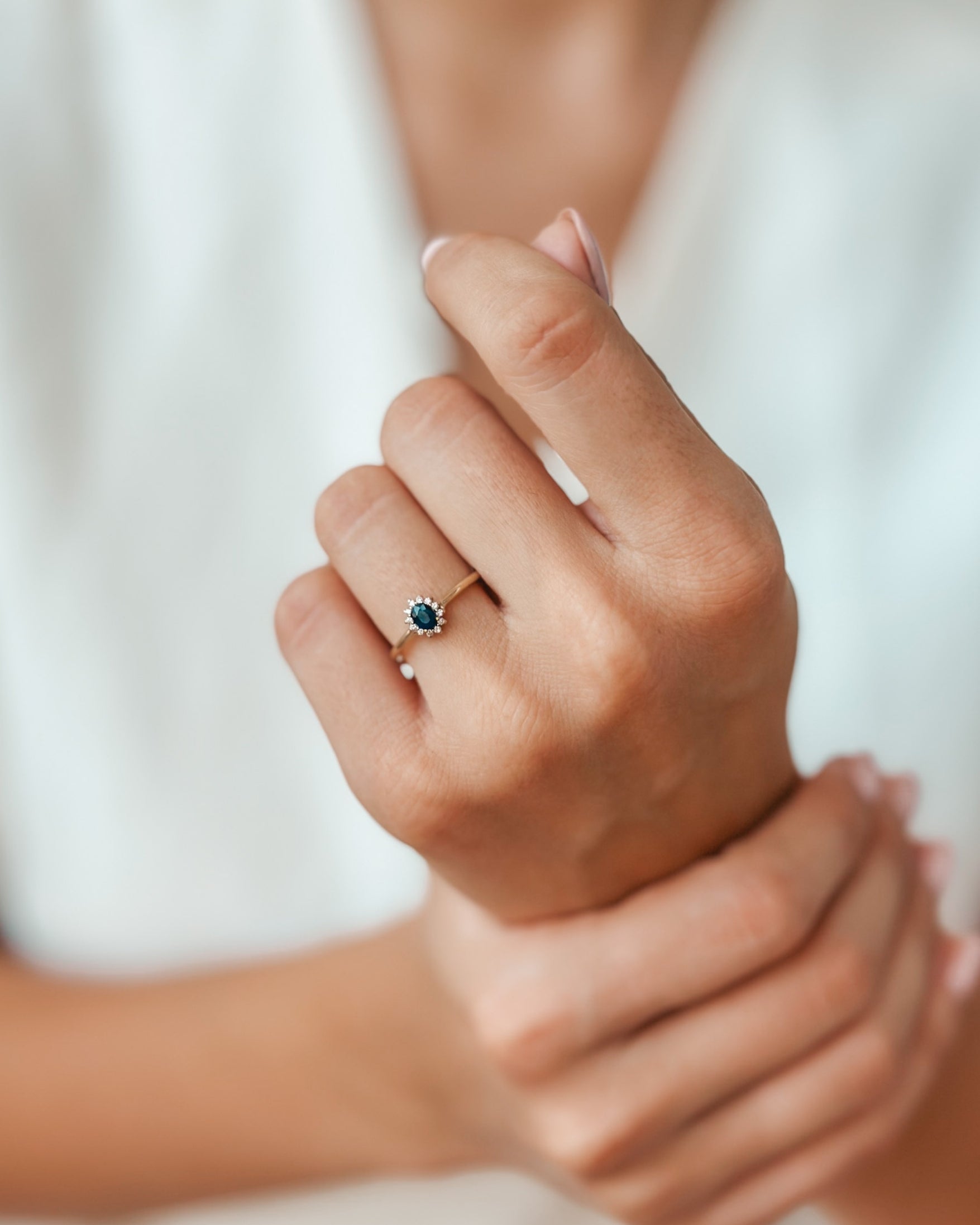 Genn sárga arany gyűrű - Zafír és gyémántok - Indira