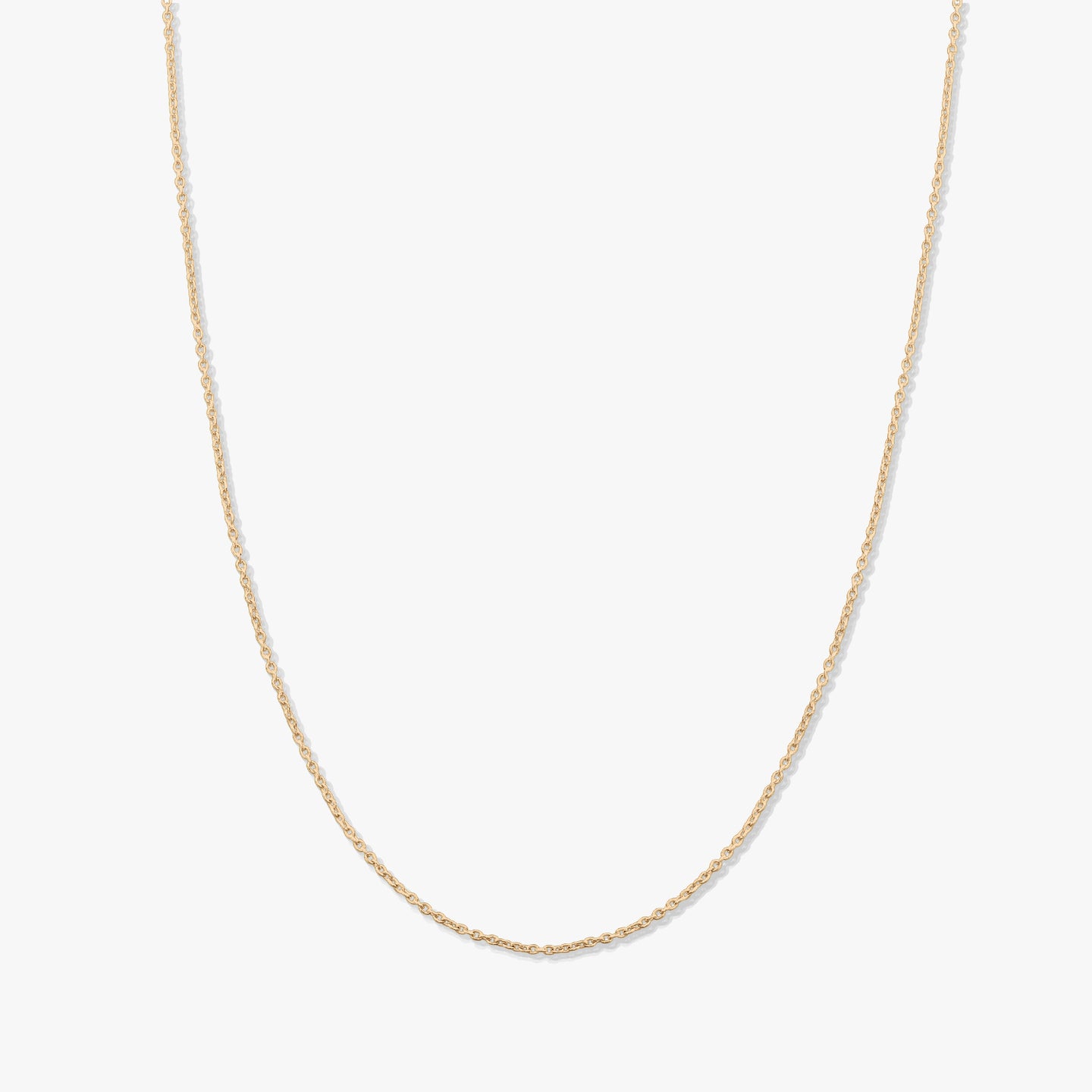 Minimalista 14K sárga arany lánc típusú nyaklánc egyszínű fehér háttéren.