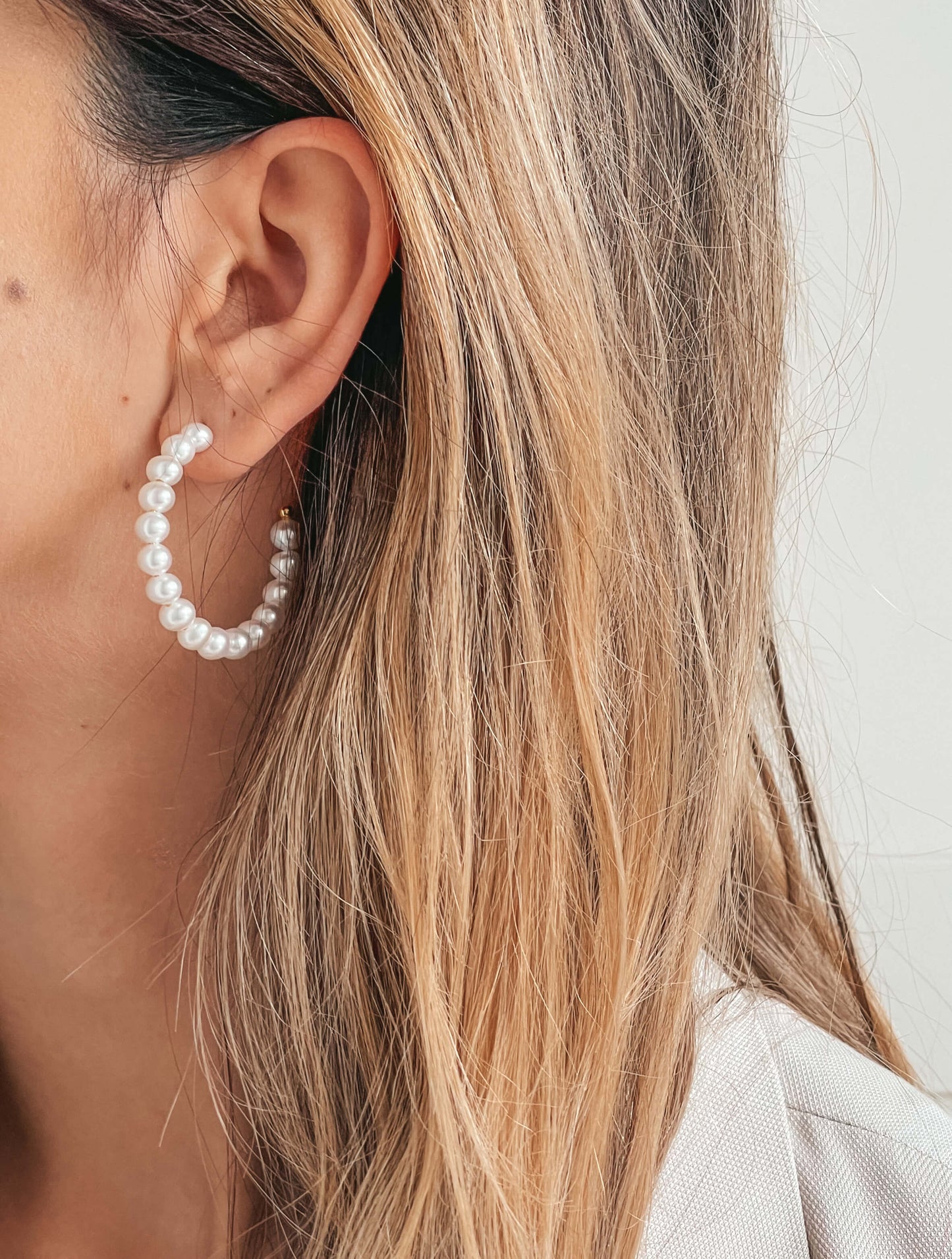 Cercei din argint Golden Pearl Hoops - Perle naturale
