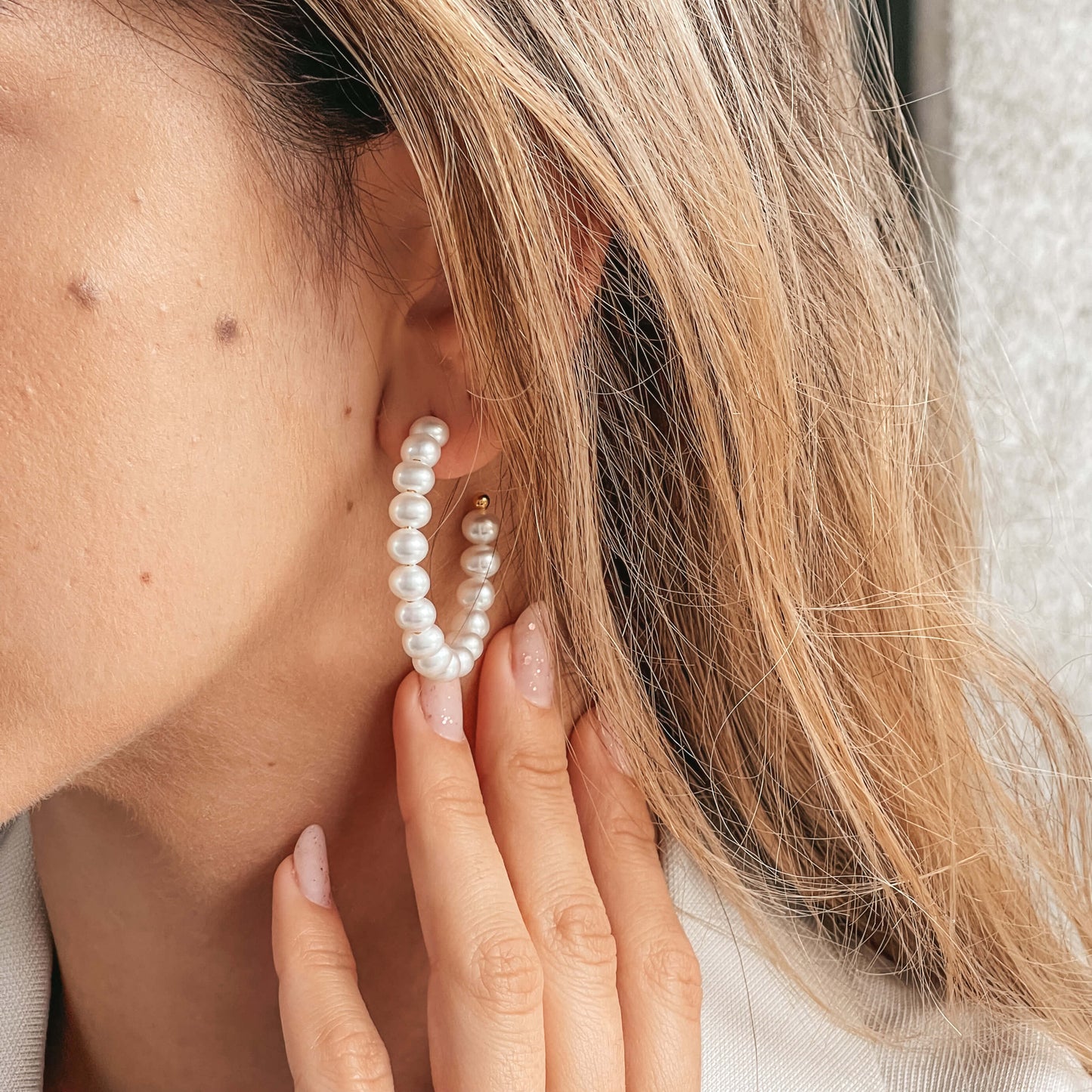 Cercei din argint Golden Pearl Hoops - Perle naturale